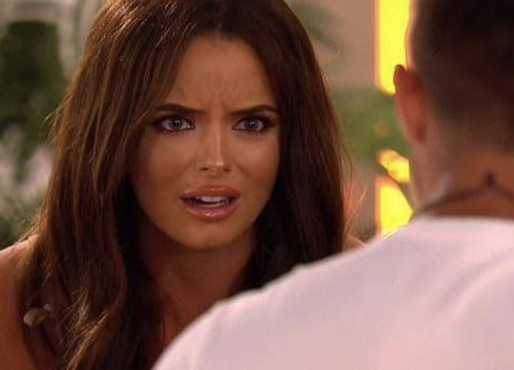 HInkpin's tweet photo. Dami acting as if he really cares for Paige 😡🙄 #loveisland https://t.co/igxxfVnjR8