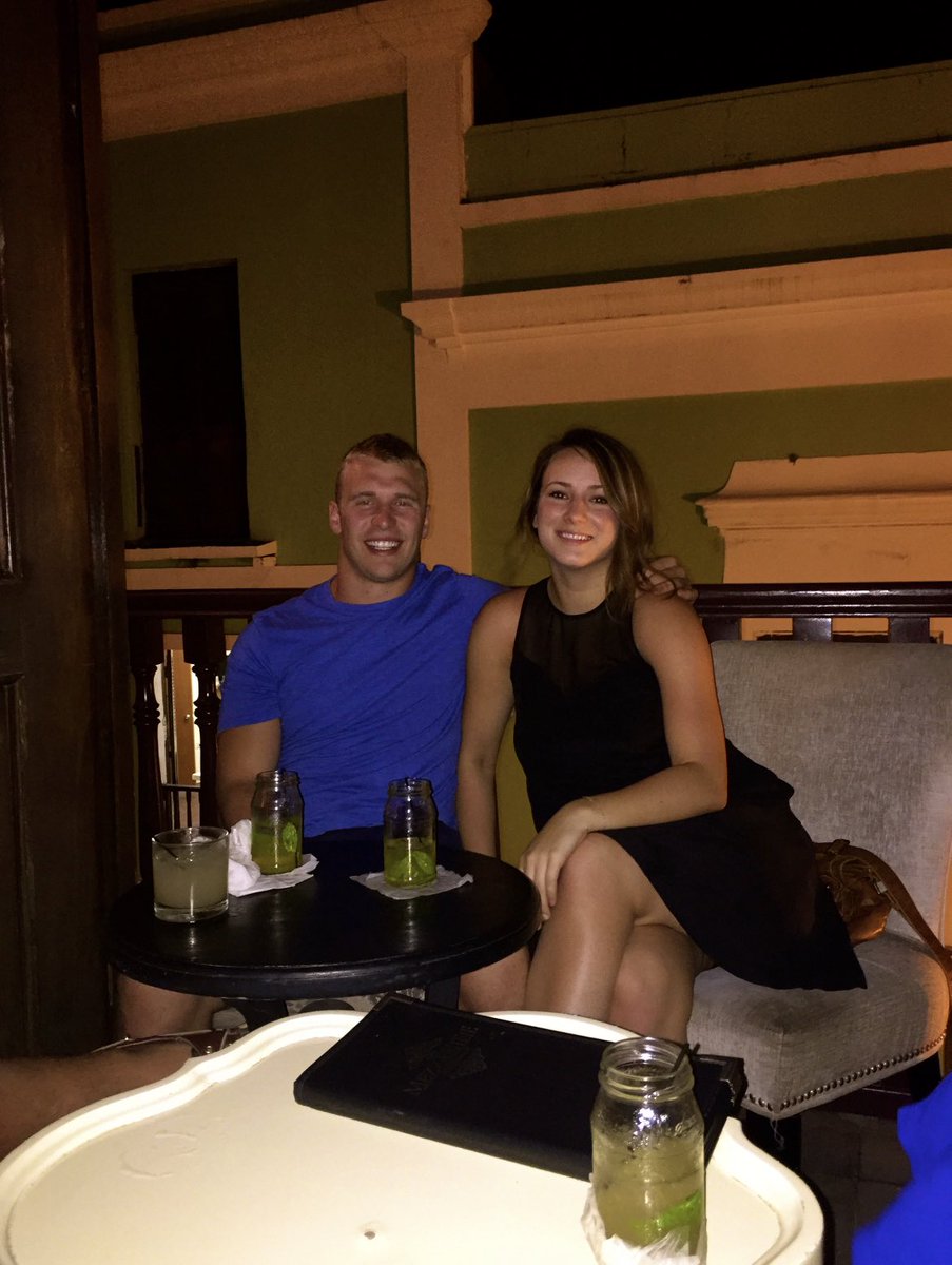 JKovacs32's tweet photo. Happy anniversary to this beauty! We’ve been best friends for a loooonnnggg time now! To many more! 😍 #Year6 #SheIsCool https://t.co/otMqqQ2uAd