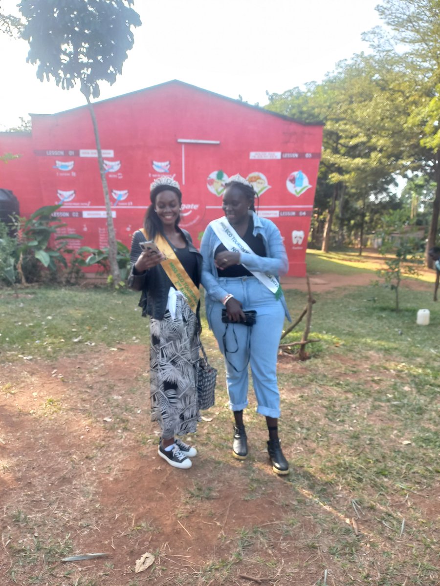 LeahNabukeera's tweet photo. Tree planting at Nakasero primary school with my fellow Queens: Aleni Eunice, Mulungi Precious and Daphine which was a success
Congratulations to Queen Mulungi for initiating such a big project about the environment
#EnvironmentAsk2022 ,#environmentday ,#EnvironmentalJustice. https://t.co/z4Czst3MJS