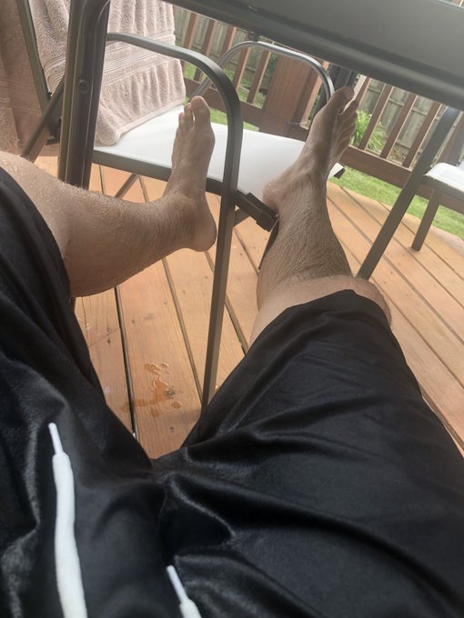 🦶🏼 https://t.co/Yj0l3QYFVE
