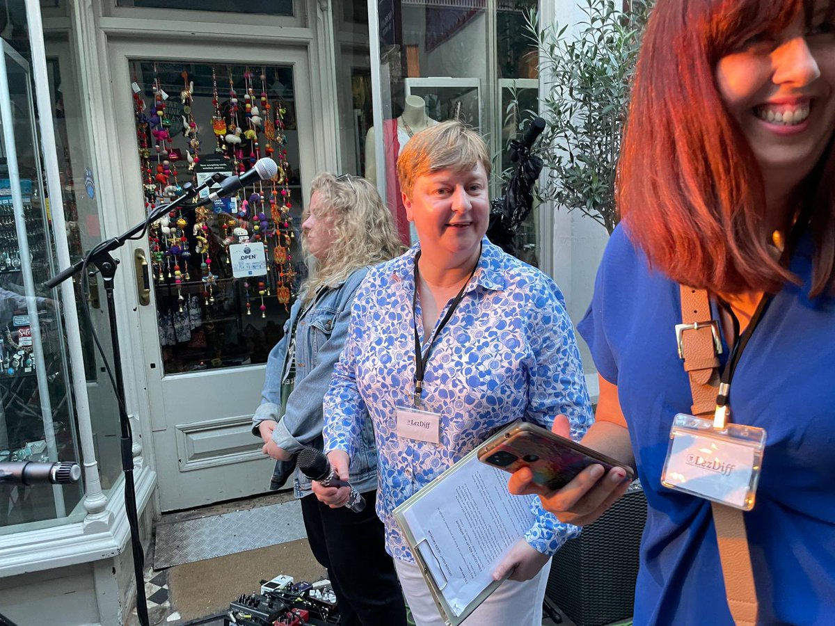 lezdiff's tweet photo. We are loving the joyous queer vibes of a full #Lezdiff house filled with music & poetry @thequeeremporiu!
https://t.co/MhkGQC44Gp https://t.co/gEBnvw8ClL