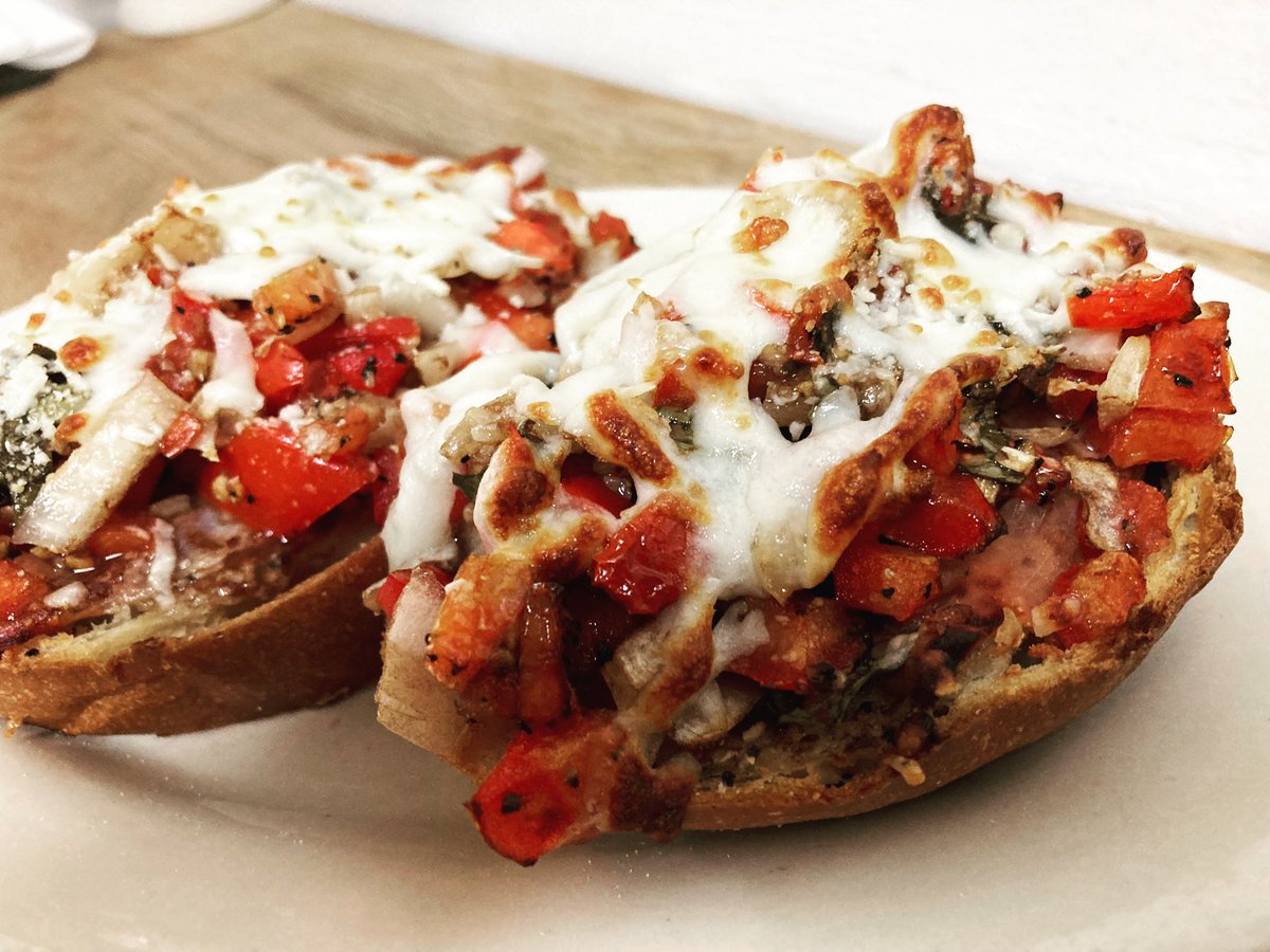 QuestaLasagna's tweet photo. Bruschetta is back😍😍😍 https://t.co/pzRaoFDC35