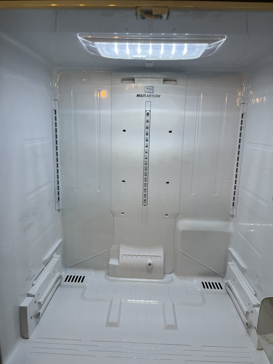 When @rogers is down….. you clean your fridge… what have you been doing? #rogersoutage