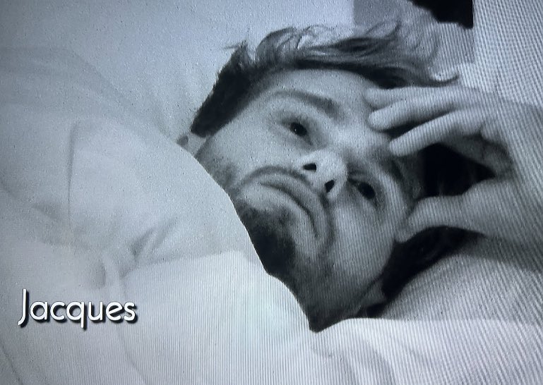 When it’s 7am and ur mum starts hoovering #LoveIsland