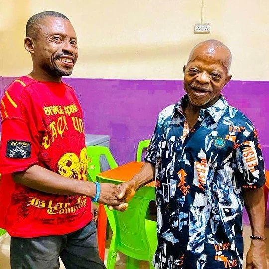 legitngnews's tweet photo. Famous sensation, Mr Spellz hosted veteran Nollywood actor, Keneth Aguba in his restaurant.
📸: papa.opm (Instagram)
#legitng #legitposts #fridaygoodness #fridaymiracles https://t.co/oNSpeNxFWi