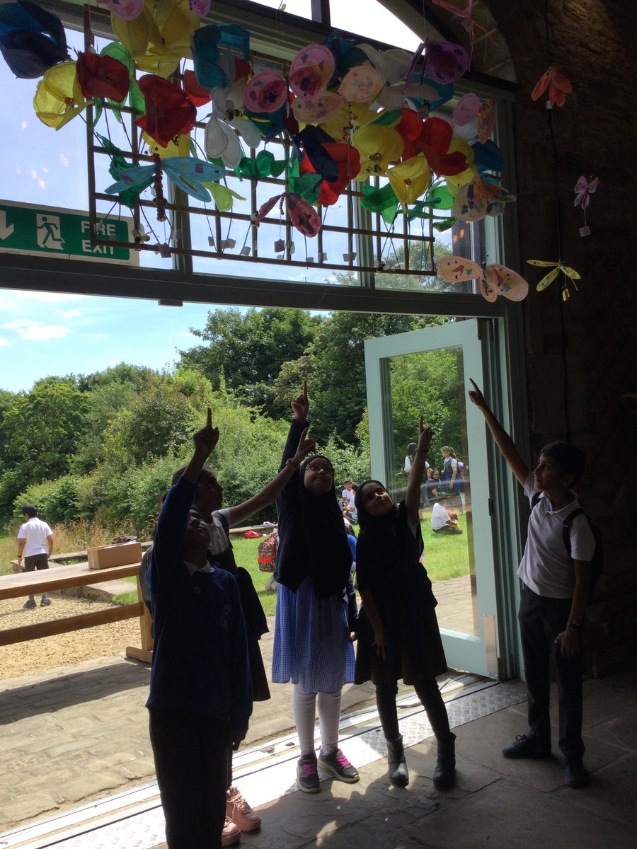 LydgateY5B's tweet photo. Absolutely awesome art work on display at Oakwell Hall Barn this weekend.
This is part of the Change Project that Class 3/4 are so proud of.
Here we are enjoying our visit there this afternoon.
Perfect end to a busy week, perfect time with friends and perfect weather.🐝🌻😎 https://t.co/KV4lnx0CXS