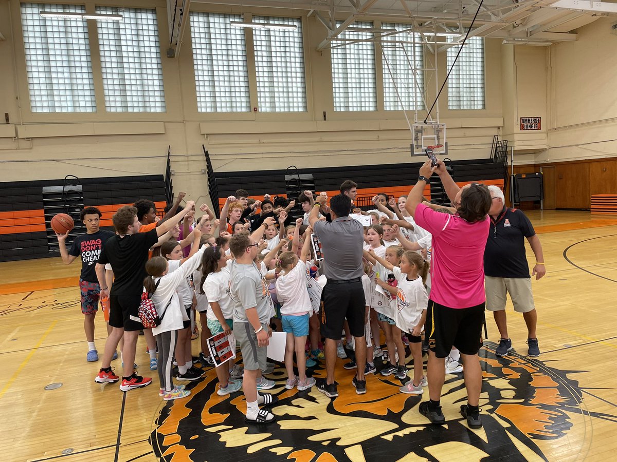 ACHSTigersBball's tweet photo. Week 2 Training ✅
Girls Camp✅

ECIC Agility and $Ball Winner:
Josh Bugiera 
@AmherstTigers1 https://t.co/PKn0QD49Jl
