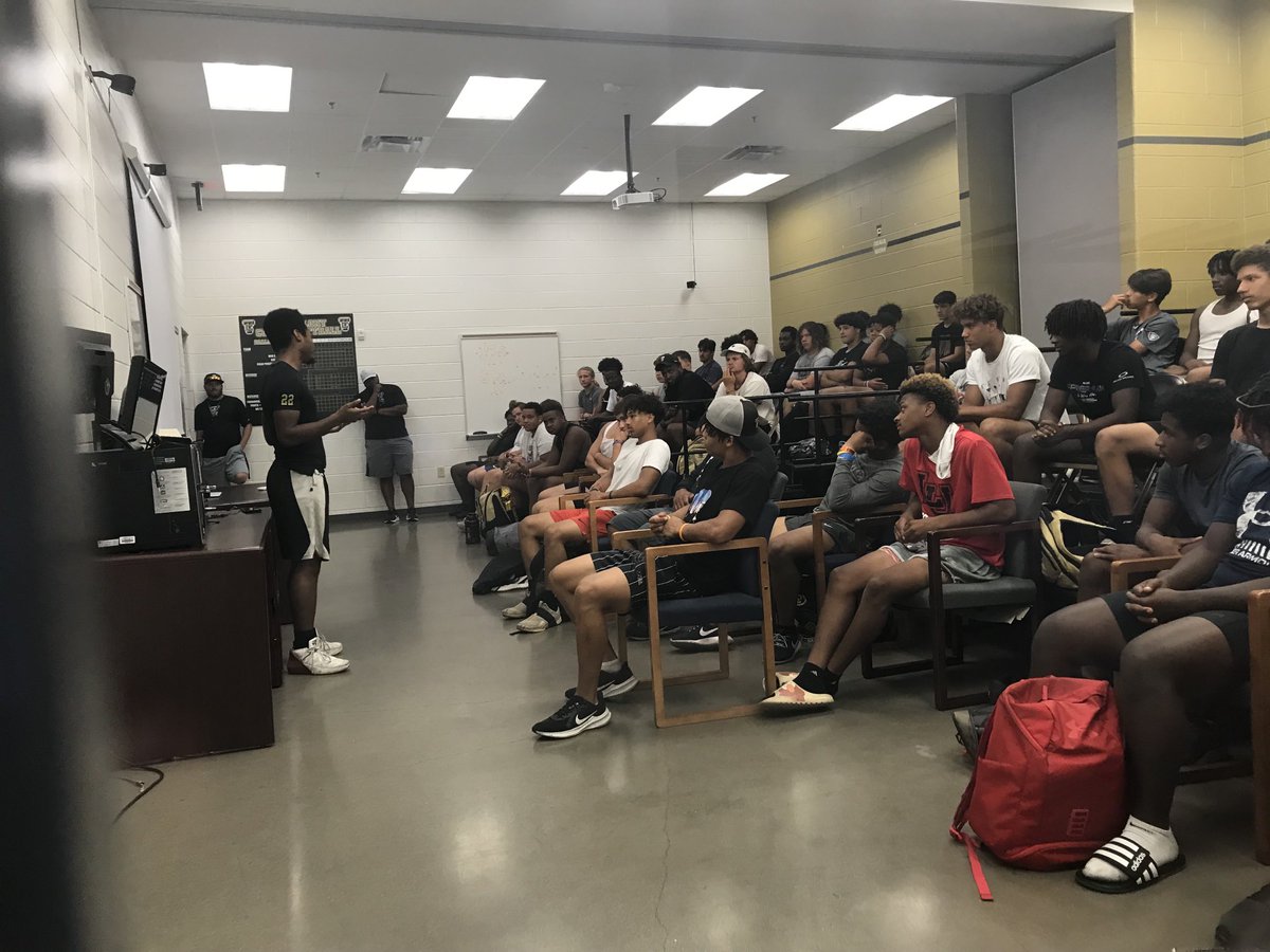 DC_COACH_ADKING's tweet photo. ⁦⁦⁦@DavontaDunn⁩ 1 of the 1st Seniors to volunteer to address the team and explain his “WHY”. KILLED IT. ⁦. Proud of you kid!! It Takes a man to be vulnerable in front of his peers.. It Takes a Leader💪🏾❗️⁦@TCougarfootball⁩ getting comfy being uncomfortable! https://t.co/SkPz1WUiKT