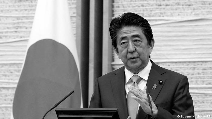 SuluhuSamia's tweet photo. I am deeply shocked and saddened by the tragic death of Shinzo Abe. The former Prime Minister of Japan was a giant on the world stage. My deepest condolences to his family and the people of Japan. https://t.co/o0w0bNutNB