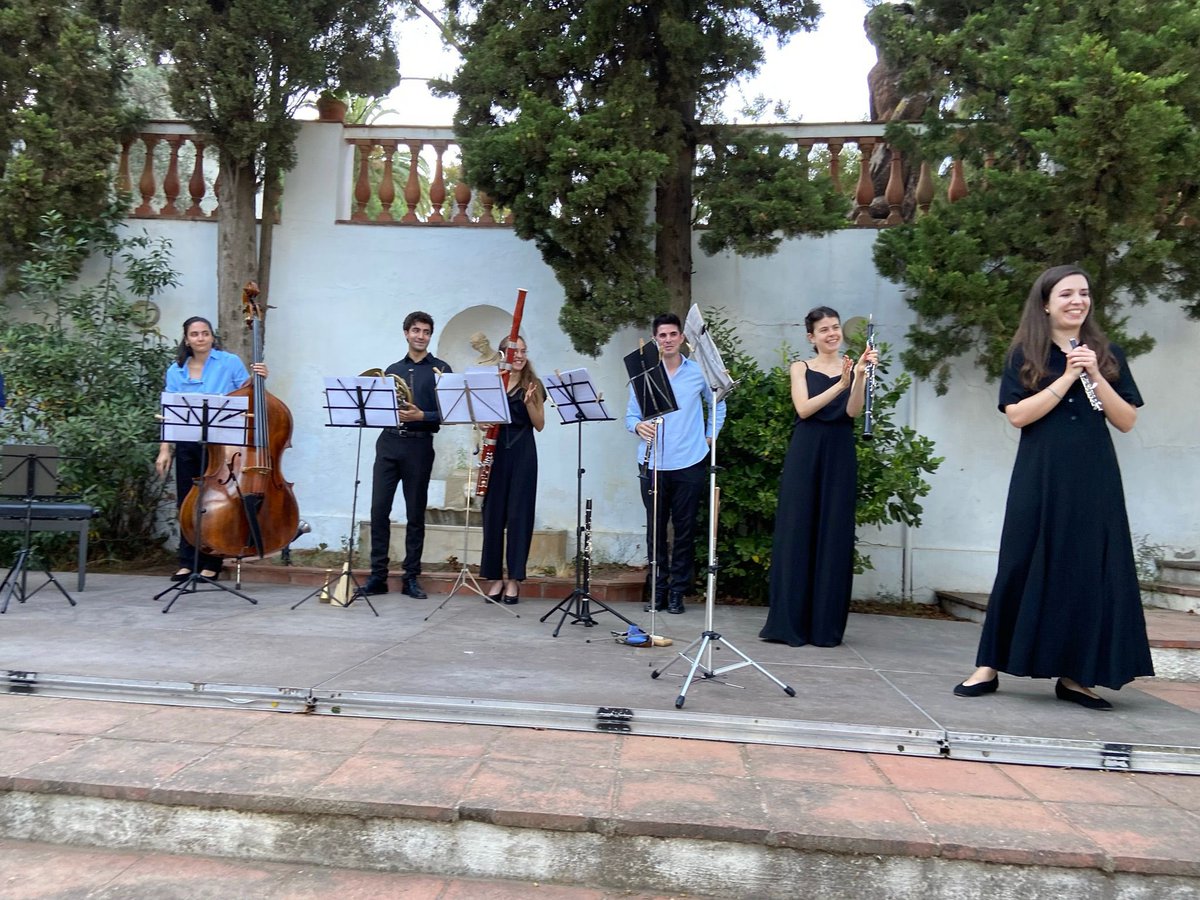 JordiCornu's tweet photo. Avui la bona gent del #TrioCapmany toquen el meu trio de canyes al @JardiTarongers. Avui, que fa gairebé un any exacte que @barhofensemble hi tocava el meu nonet! ❤️ https://t.co/Ja6FbfWfhO