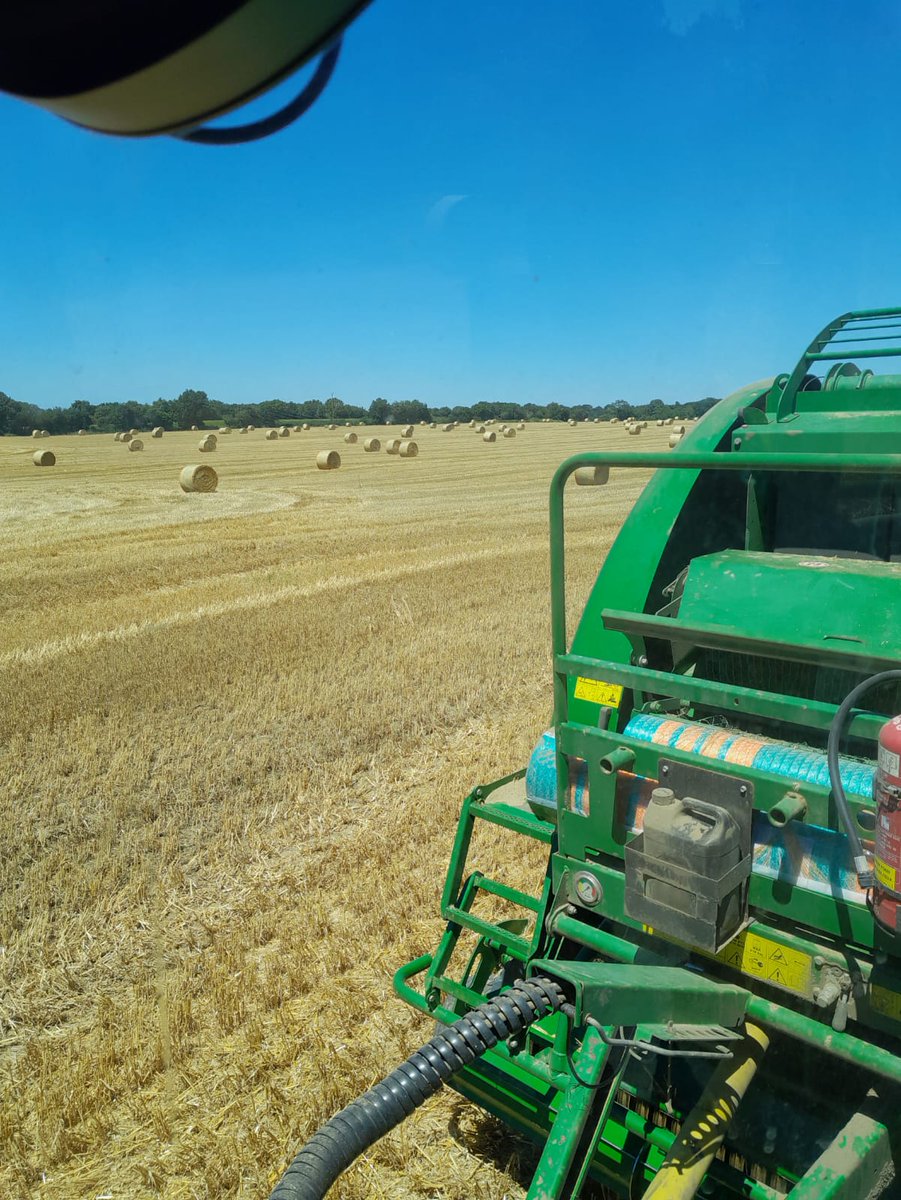 Marque_Juste's tweet photo. Qqs photos reçues ce jour de nos ambassadeurs @JusteEtVendeen @JusteDeLA qui sont en pleine moisson de blé, orge, colza, etc. 
Dans qqs heures vous allez peut-être prendre la route des vacances, et les croiser sûrement 😉 Alors envoyez leur une pensée en mettant un ❤️ou🔁 
😘 https://t.co/rhw7bWEL8E