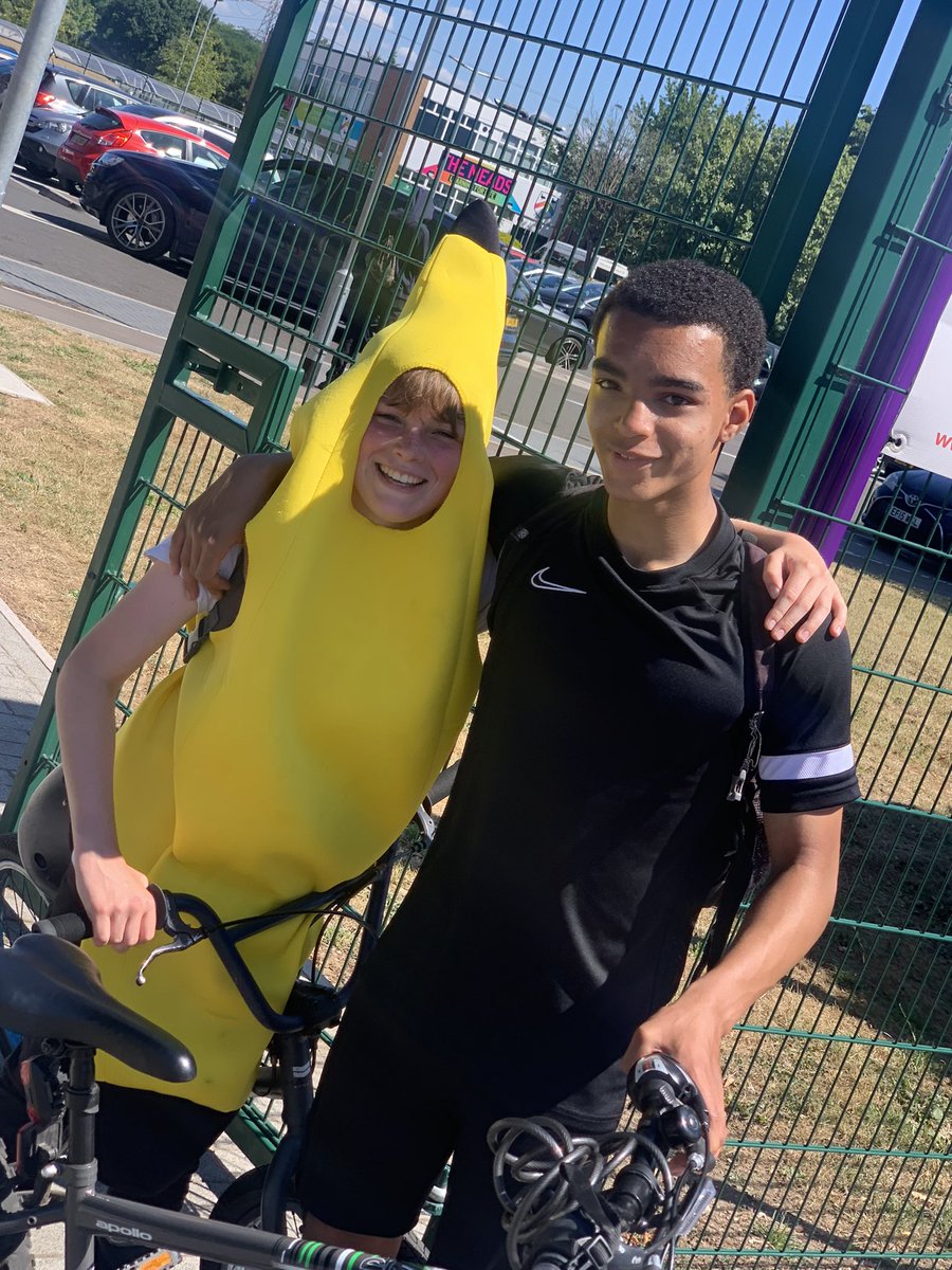 ChertseyHigh's tweet photo. CHS Fest - A perfect Friday filled with ice cream🍦; football ⚽️; art 🎨; inflatables; laughter; love 💜 and lots lots more!! #WellDeserved #CHSfamily #CHSFest https://t.co/JGYhBsncwD