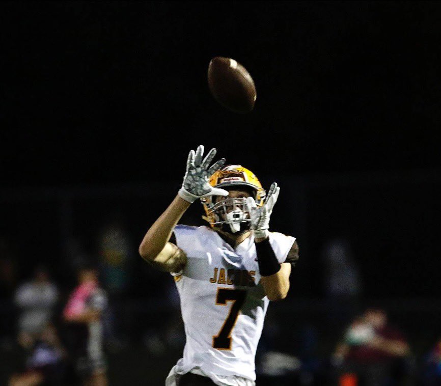 HDJacobsFBall's tweet photo. ✋✌️
7 more Fridays till Friday Night Lights kicks off the 2022 season 🦅🏈
3 weeks left of camp! @Wr86Zimm @HDJ_Athletics https://t.co/den5oWJejg