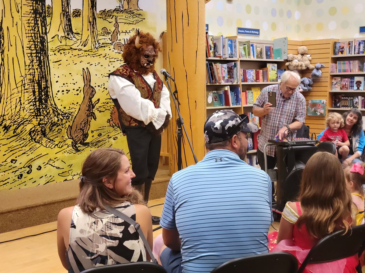 BNValpo's tweet photo. Beauty and the Beast... at your local Barnes &amp; Noble!! Come join us for a lovely little visit from your favorites, Belle &amp; the Beast! #booktwt #booktwitter #bnvalpo https://t.co/DCfICKcMDo