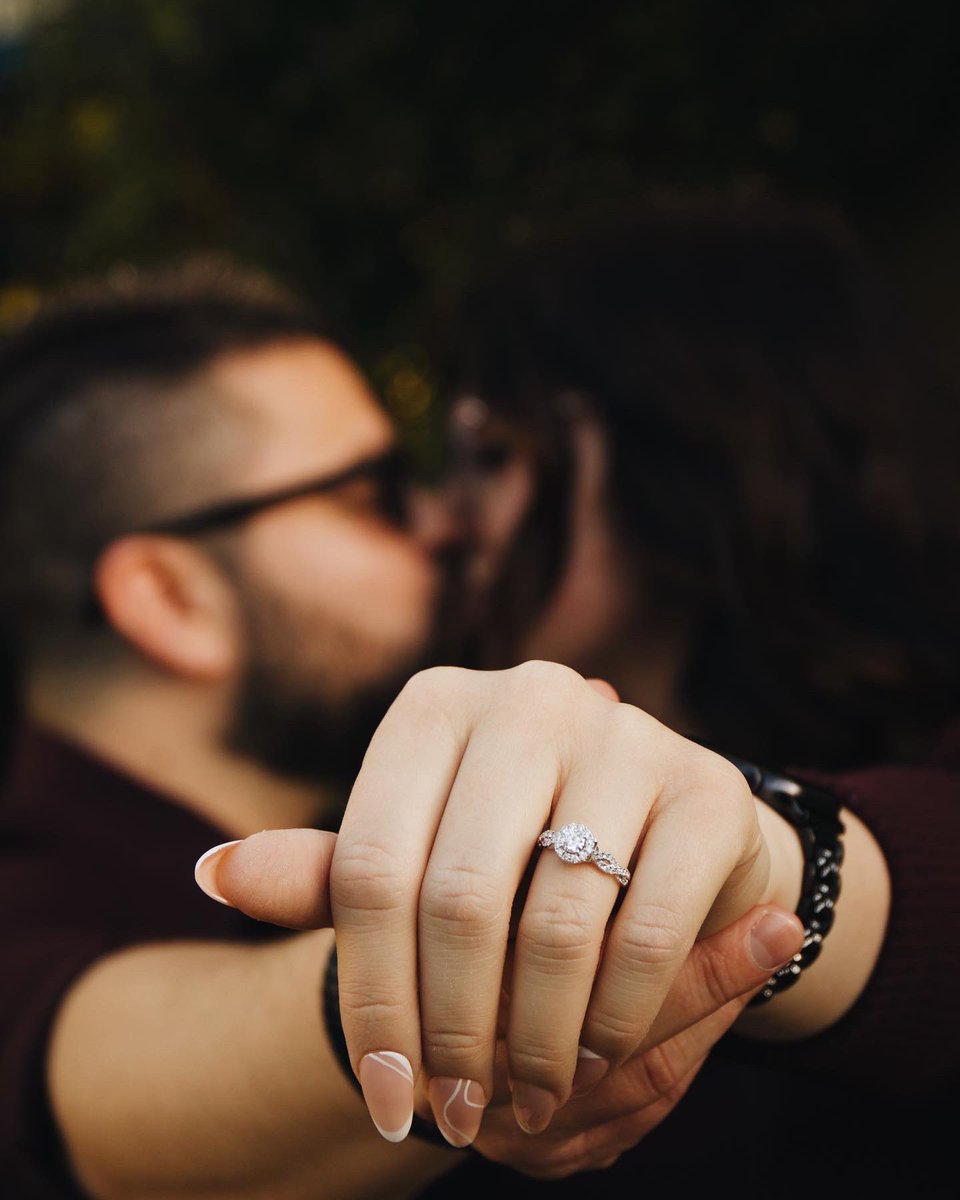 gibsonguy777's tweet photo. Guys! I’m engaged! https://t.co/pUFfGeTd7o