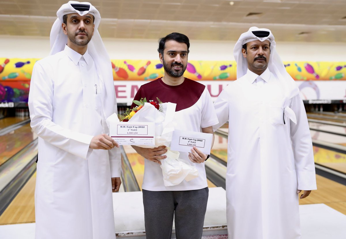 qatarbowling's tweet photo. 🥇 توماس كايهو 🇫🇮
🥈أحمد المهري 🇦🇪
🥉 انوب 🇨🇷
🥉 يوسف الجابر 🇶🇦
📸| سالم المرزوقي مدير بطولة #كاس_الامير_2022 يتوّج اللاعب الفلندي توماس بكأس البطولة 2022 .

ألف مبروك تو🏆 ماس 👏🏻 https://t.co/xlaPqxSD74