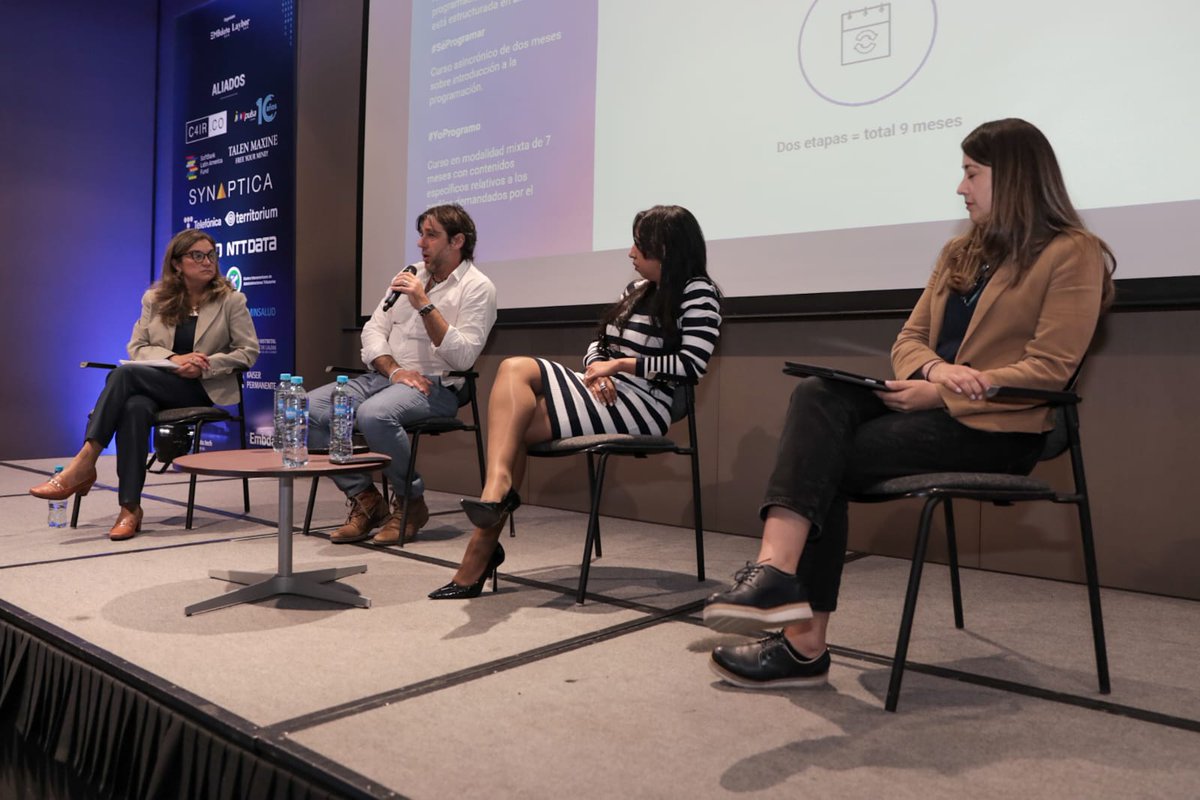 SENAComunica's tweet image. “La programación se volvió un tema para todas las industrias. La demanda es muy alta, por lo que desde el SENA hemos tenido que generar programas en corto tiempo que respondan a las necesidades del sector productivo: @NidiaJ_Gomez, directora de Formación en el panel #Embdata2022.