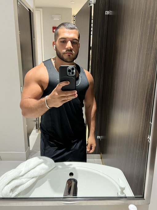 Morning pump 💦 https://t.co/srLLK5JfjF