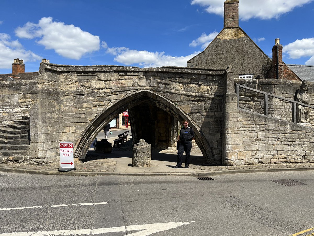 DCCLincsPolice's tweet photo. Thanks to Pc Amy Burnett @LincsPoliceOps for being my crew mate today. We got to Gainsborough and to Crowland!.  Deployed to incidents including vulnerable people and suspected drunk drivers. Had lovely chats with members of the public and met more our our fab people. Hot!🥵 🚿 https://t.co/8Nhfr07WTe