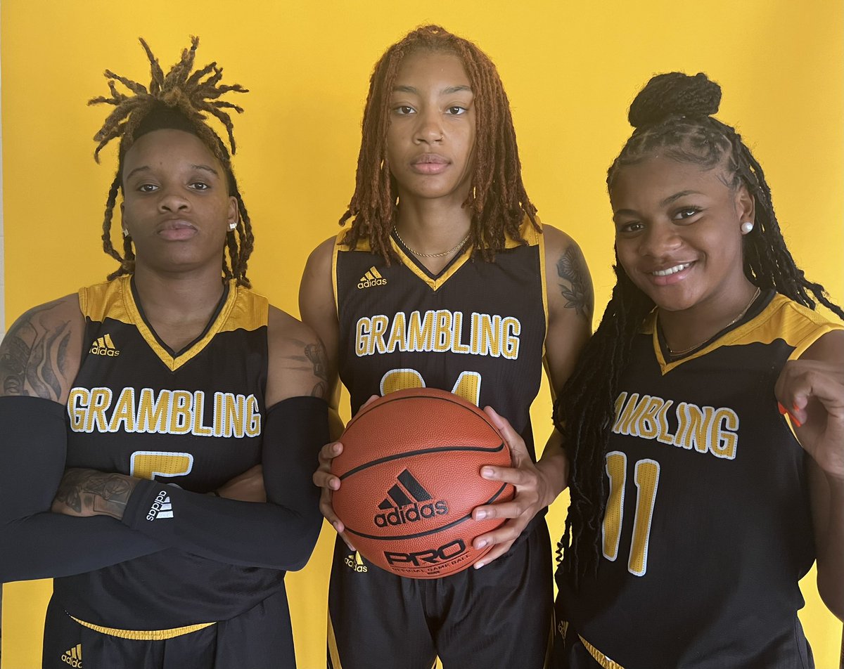 Photo day 📸 with the veterans @iamphee11 and @MaplesColbi with one of our newbies @smoothwaydee in the middle💯 #GramFam | #ThisIsTheG🐯🏀