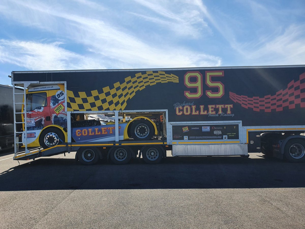 Gordon_Snell's tweet photo. Looking forward to @officialbtrc this weekend at @thruxtonracing with @EmmaGingerSnell #lovemotorsport @ourmotorsportuk #orangearmy #thanksmarshals @OfficialBARCHQ https://t.co/5oXwBrY0NV
