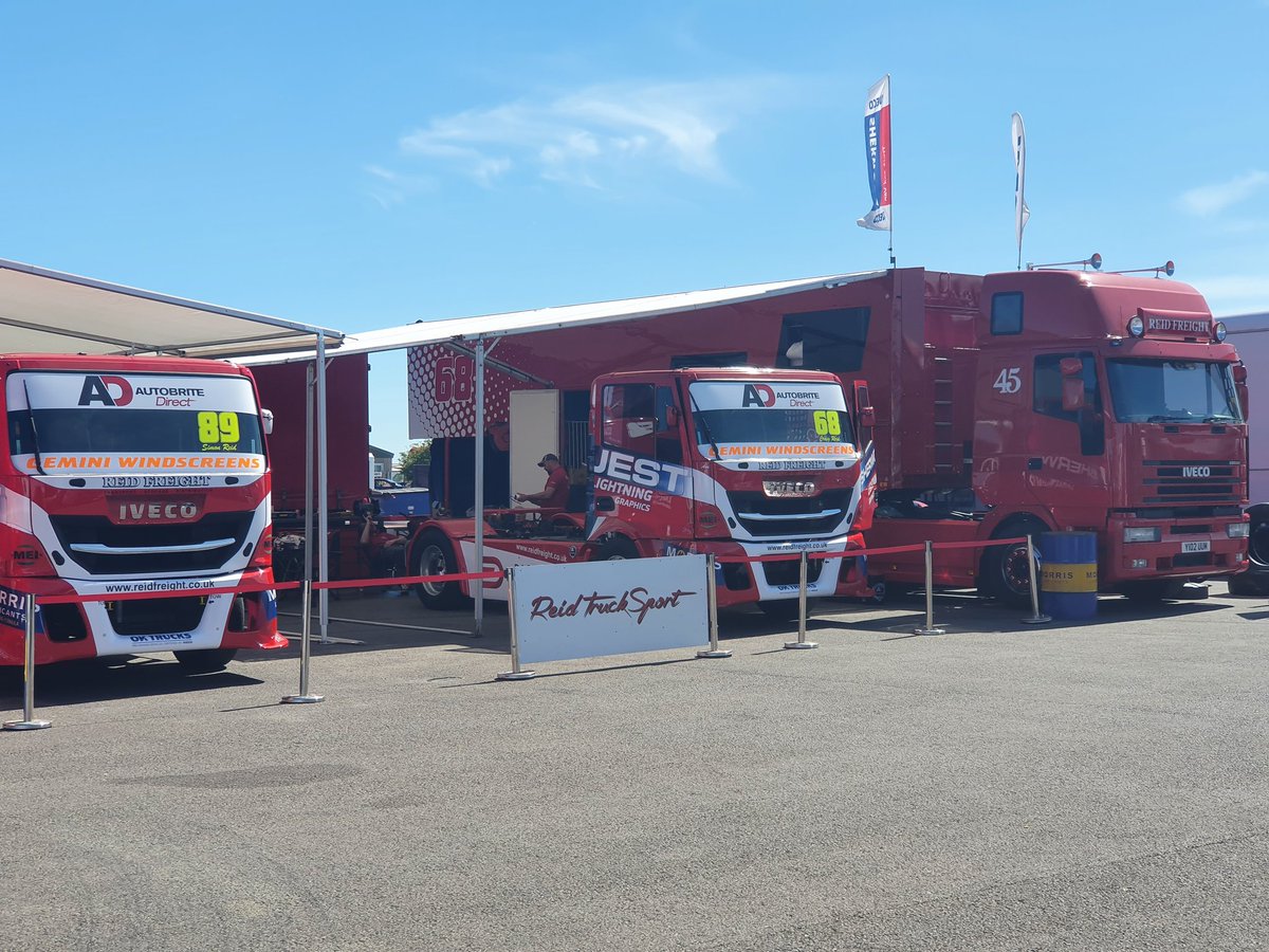 Gordon_Snell's tweet photo. Looking forward to @officialbtrc this weekend at @thruxtonracing with @EmmaGingerSnell #lovemotorsport @ourmotorsportuk #orangearmy #thanksmarshals @OfficialBARCHQ https://t.co/5oXwBrY0NV
