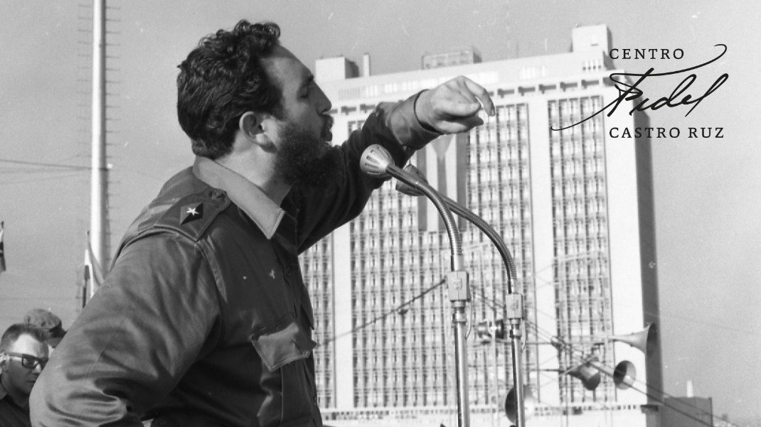 #Fidel:"¡No hay espectáculo más impresionante y más formidable que un pueblo cuando tiene vida, conciencia, alma, moral, cuando tiene razón, espíritu de lucha, cuando es valiente, cuando es capaz de sentir un ideal y por ese ideal sacrificar todos los intereses individuales!".