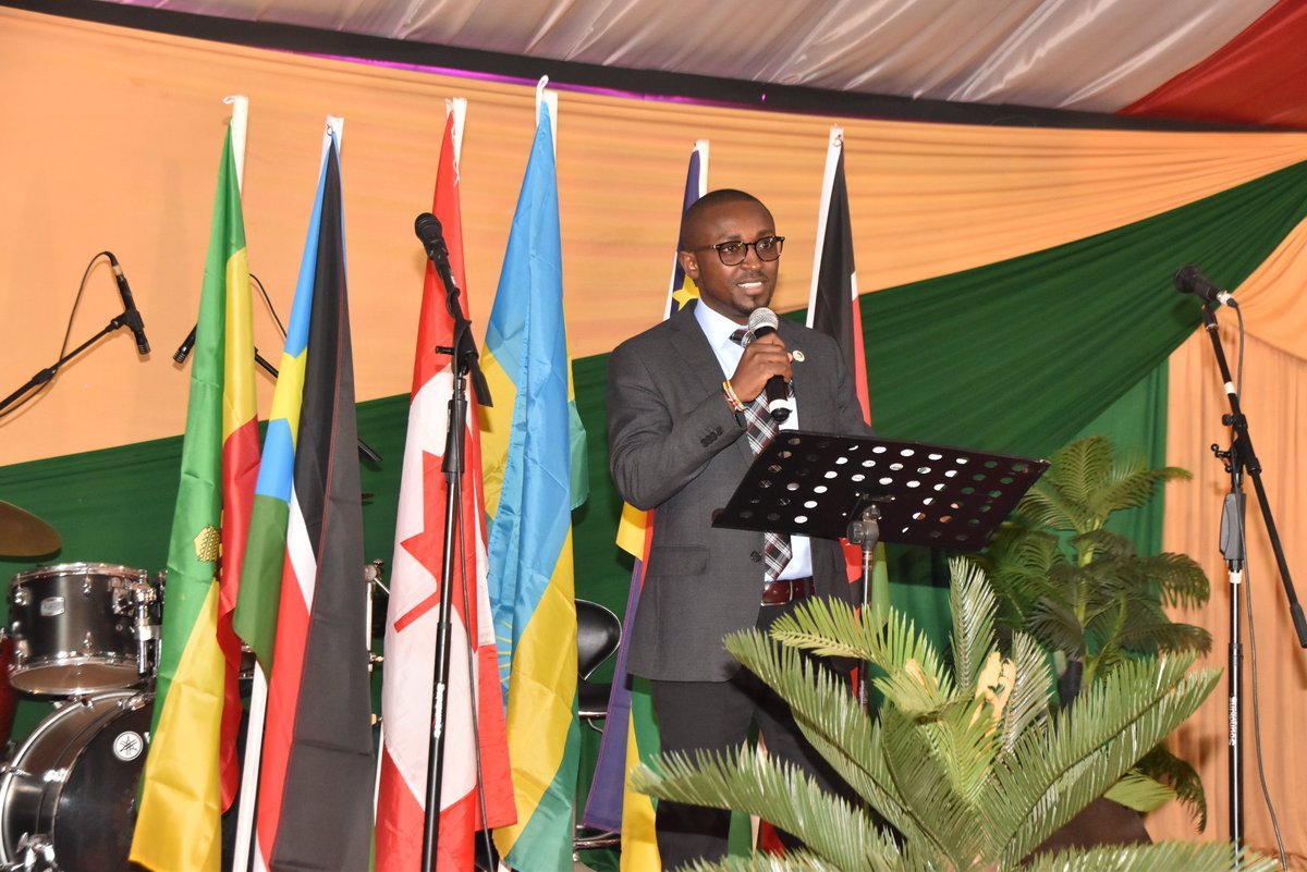 TonyTaiti's tweet photo. I had a great time emceeing PAC University's 41st graduation ceremony today, where 462 graduates from nine countries graduated. Around a thousand guests joined us in celebrating this remarkable accomplishment. It was an incredible honour for me.
#PAC41stGraduation https://t.co/d7SdGPFkRs
