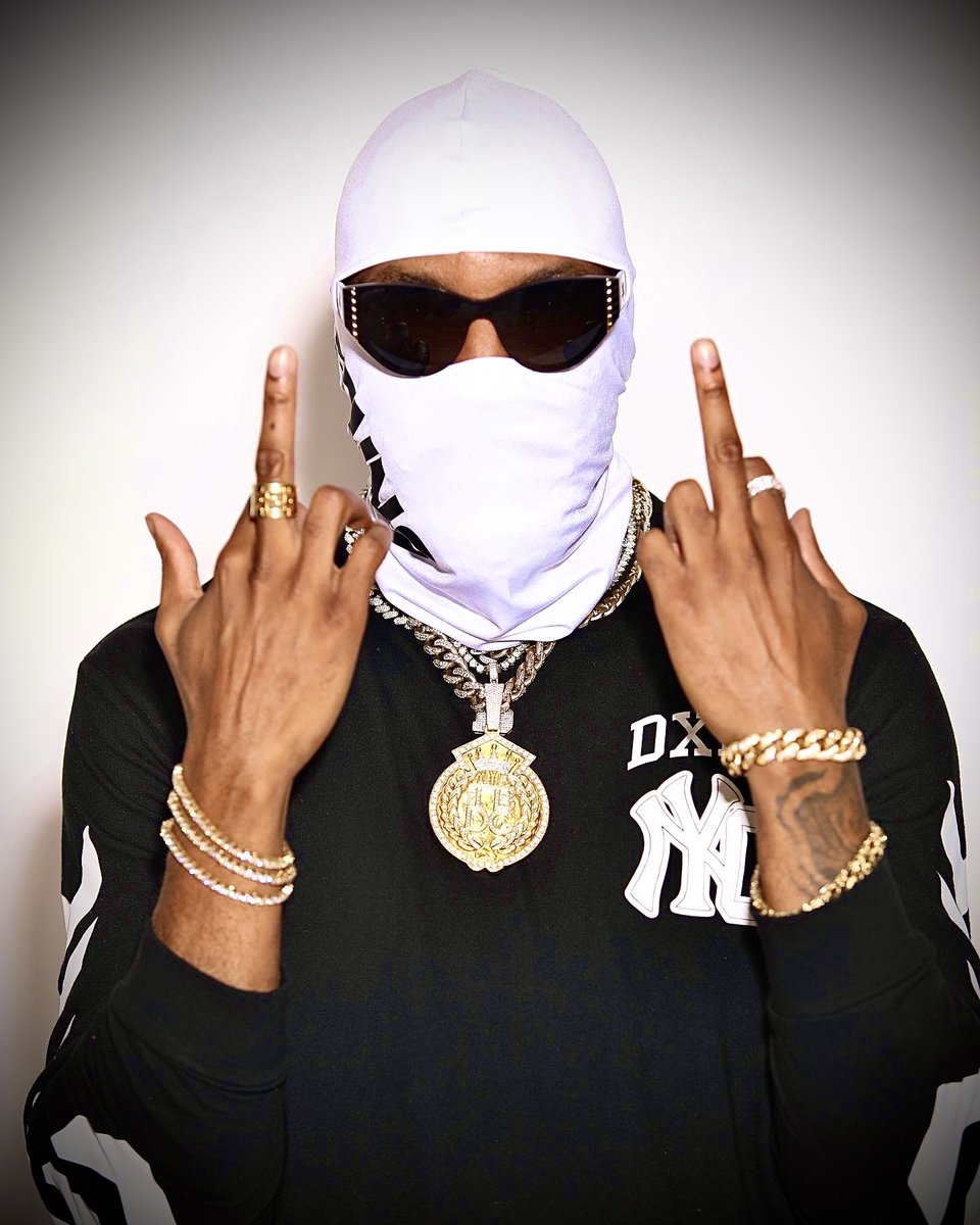 grantpat's tweet photo. Been working on this for a little bit but today we welcome @Grafh into the @GutterCatGang. Special thanks to @holderofbags for providing the dope clone and to @brwnzilla for the connect. GANG MF GANG! https://t.co/2ny4374Eb4