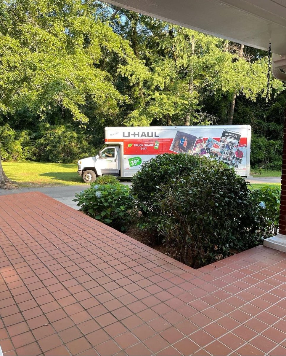 Week in recap: We've got the ball rolling on all kinds of exciting things in store for Wesleyan. 
Other highlights? A surprise birthday party from my colleagues, my moving truck finally arrived, I hosted Mr. Gupta on campus, and made a new furry friend.

What a great first week!