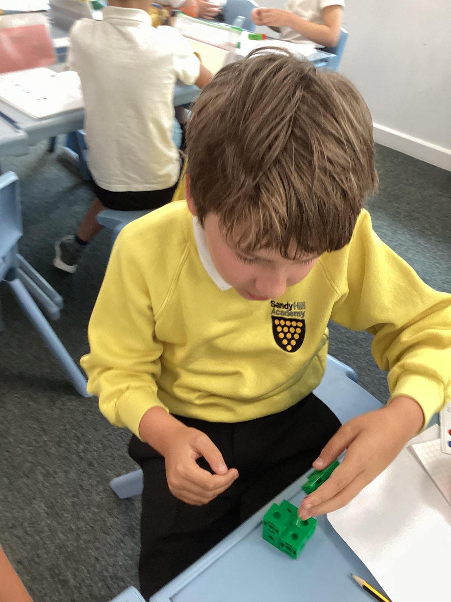 sandyacademy's tweet photo. Ash class enjoyed using bricks to create their own 3-D shapes in maths this week. https://t.co/zdegumTS01
