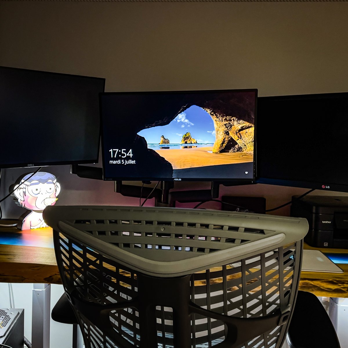 trillmanX's tweet photo. My productivity to make memes comes from that setup:
-SmartDesk Frame 
-ErgoChair Pro+
Made by @autonomousdotai 

🎉Here’s a 4% discount code: 22TRILLMAN 👈
https://t.co/sa9PiOhUnU

#worksmarter #beAutonomous #desksetup #crofam #chimpsroamtogether https://t.co/mj03C5k2uS