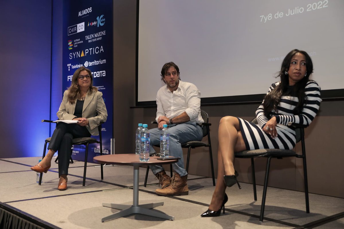 SENAComunica's tweet image. &quot;Son muy importantes esas formaciones de tiempos cortos, que permitan dar respuesta al sector productivo y a otros sectores más allá del TI, como el rural. La programación es un tema de transformación social&quot;: @NidiaJ_Gomez #Embdata2022