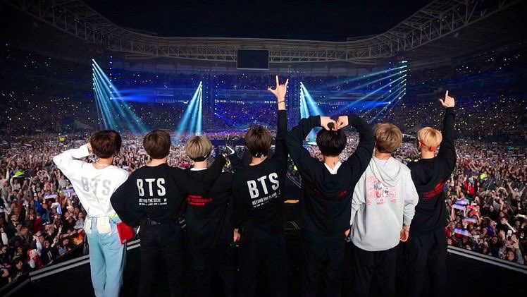 jiminielove_'s tweet photo. Há 9 anos que fomos oficialmente nomeados de ARMY. E há 1 ano e 1 mês  e 11 dias que faço parte desse fandom, me tornar army foi a minha melhor escolha! Que possamos estar sempre unidos para apoiar os meninos nos momentos bons e ruins. Feliz aniversário ARMYS! 💜⁷
 #HBD_TO_ARM https://t.co/1VkLjLFxzA