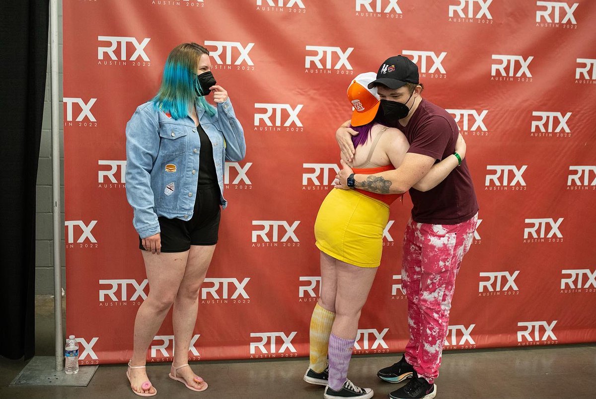 GetGladeline's tweet image. Don’t meet your heroes, unless you do wanna spend time chatting about different utensils then by all means meet them 😌💖✨

📸: @LilioCamere @/camerescamera on IG

#RTXAustin #RTX2022 #findthefork #listentofacejam