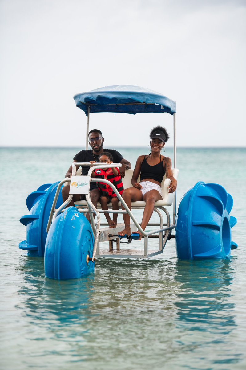 Lo_Dread's tweet image. Le Cardibike aka le tracteur des mers. En duo ou en trio, en famile ou entre amis parcourez le littoral Port-Louisien en toute quiétude. 

 #theplacetobe #bestbeach #summervybz #kayak #cardibike #igguadeloupe #guadeloupeislands #portlouis #fwi  #fun #sea #sun #summer #soleil