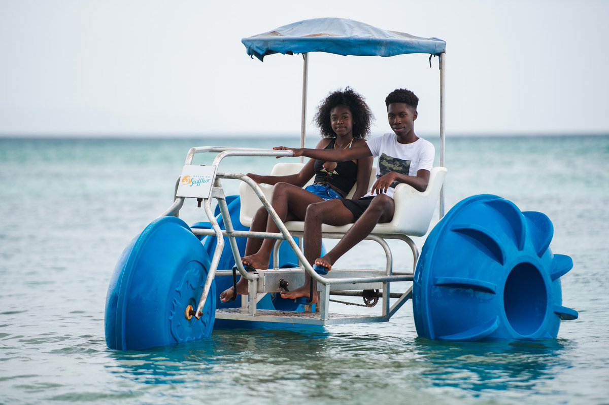 Lo_Dread's tweet image. Le Cardibike aka le tracteur des mers. En duo ou en trio, en famile ou entre amis parcourez le littoral Port-Louisien en toute quiétude. 

 #theplacetobe #bestbeach #summervybz #kayak #cardibike #igguadeloupe #guadeloupeislands #portlouis #fwi  #fun #sea #sun #summer #soleil