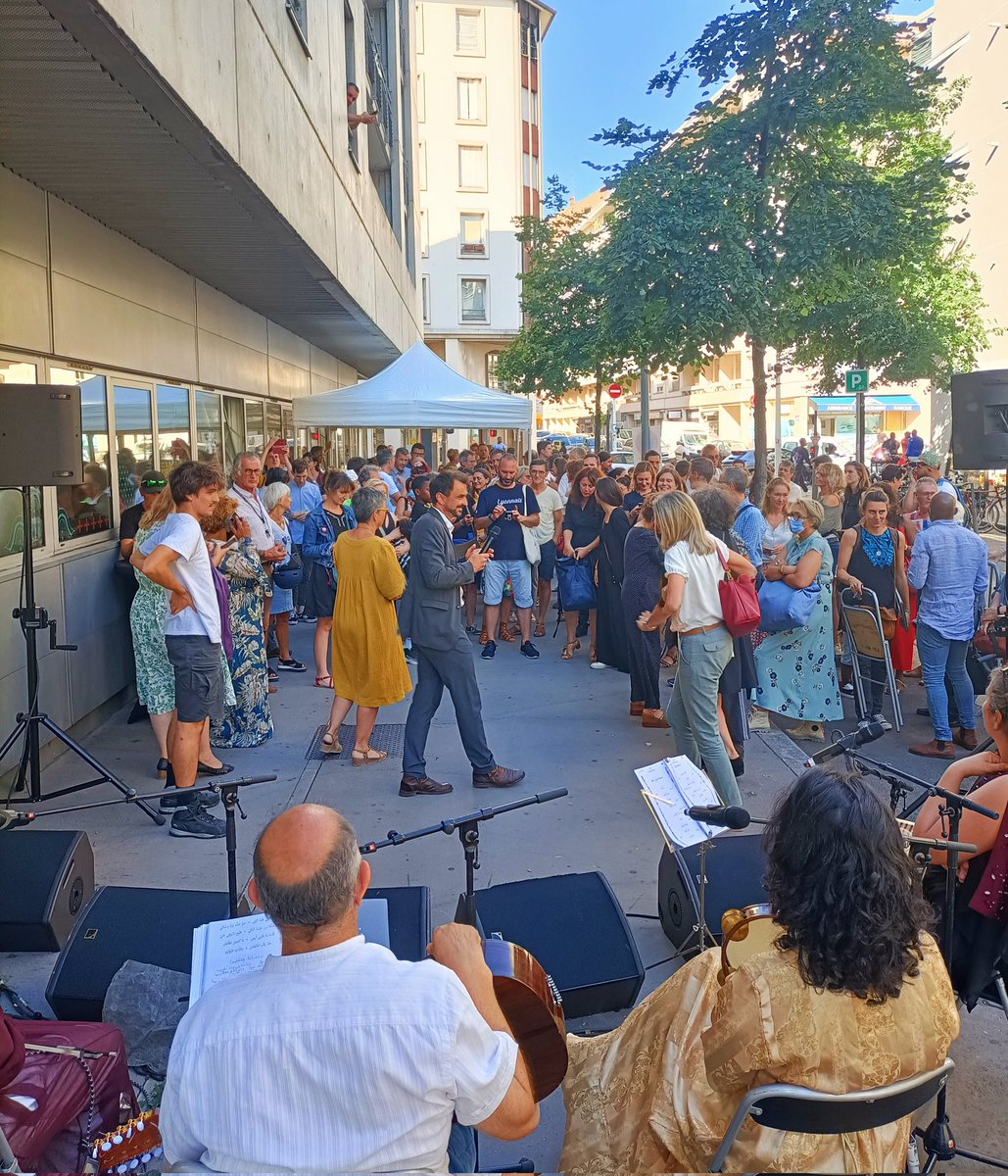Gregorydoucet's tweet photo. ☀️  L'ouverture de la Maison des Projets est une nouvelle étape du plan d'action pour la place Gabriel Péri. 

🏠  Ce lieu est là pour vous. C'est un lieu de proximité, de rencontres, de débats, qui expose aussi les actions menées et à venir ! https://t.co/9QOU99WcJd