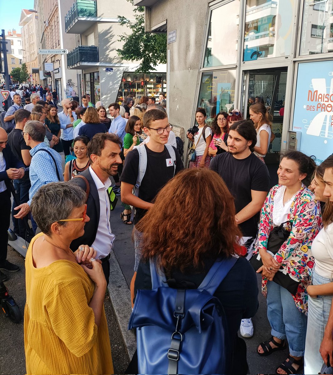 Gregorydoucet's tweet photo. ☀️  L'ouverture de la Maison des Projets est une nouvelle étape du plan d'action pour la place Gabriel Péri. 

🏠  Ce lieu est là pour vous. C'est un lieu de proximité, de rencontres, de débats, qui expose aussi les actions menées et à venir ! https://t.co/9QOU99WcJd