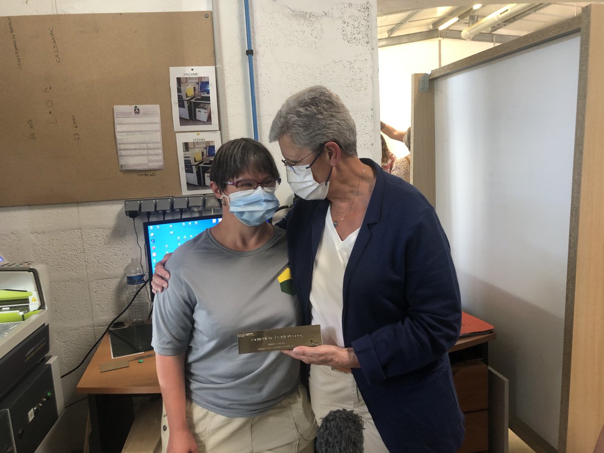 Adapeideslandes's tweet photo. Quelle fierté pour les ouvriers de l'ESAT d'avoir montré leurs compétences et pour les personnes accompagnées du Pôle Habitat Montois d'avoir présenter leurs nouveaux lieux de vie... Merci à @gdarrieussecq, Benoît Elleboode, Paul Carrere et les représentants de l'Etat présents. https://t.co/4F7lfuC0lE