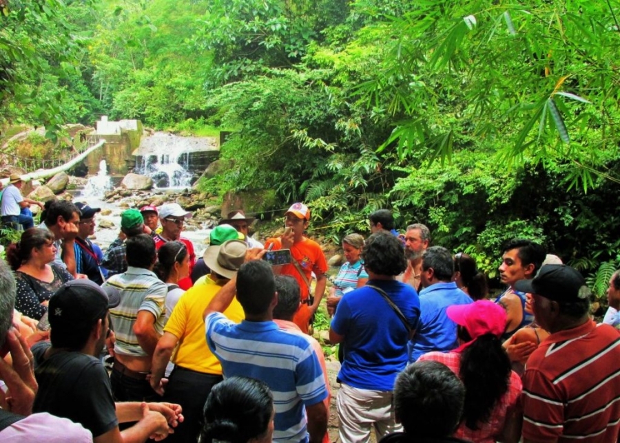 CensatAguaViva's tweet photo. 2. Necesidad de espacios formativos e investigativos con universidades en diálogo de saberes con comunidades que gestionan el agua, participación vinculante en planeación territorial reconociendo acueductos comunitarios como actores centrales en ordenamiento alrededor del agua. https://t.co/sW8tDhVGCV