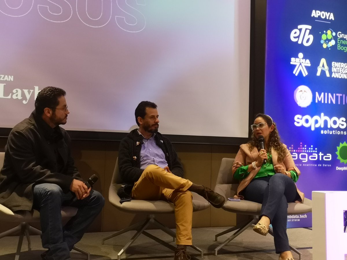 C4IRColombia's tweet image. &quot;El primer desafio para las #CiudadesInteligentes es la conectividad&quot; Paola Herrera Líder Senior de #IoT en #embdata2022

@InnpulsaCol
@Ruta_N
@wef_es