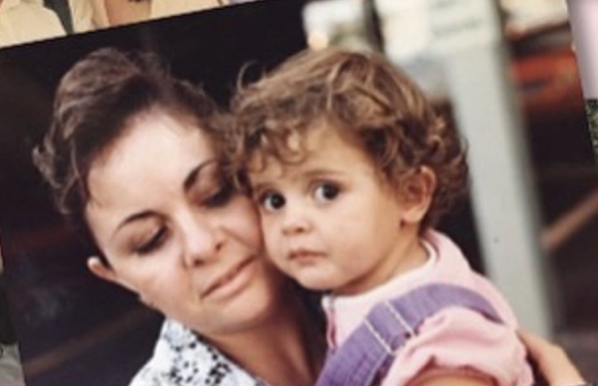 Irmateranv's tweet photo. Muchas felicidades a la mejor mamá, abuela y amiga del mundo! Que Dios te de muchos años más! TE AMAMOS ❤️ https://t.co/wASqredgfa