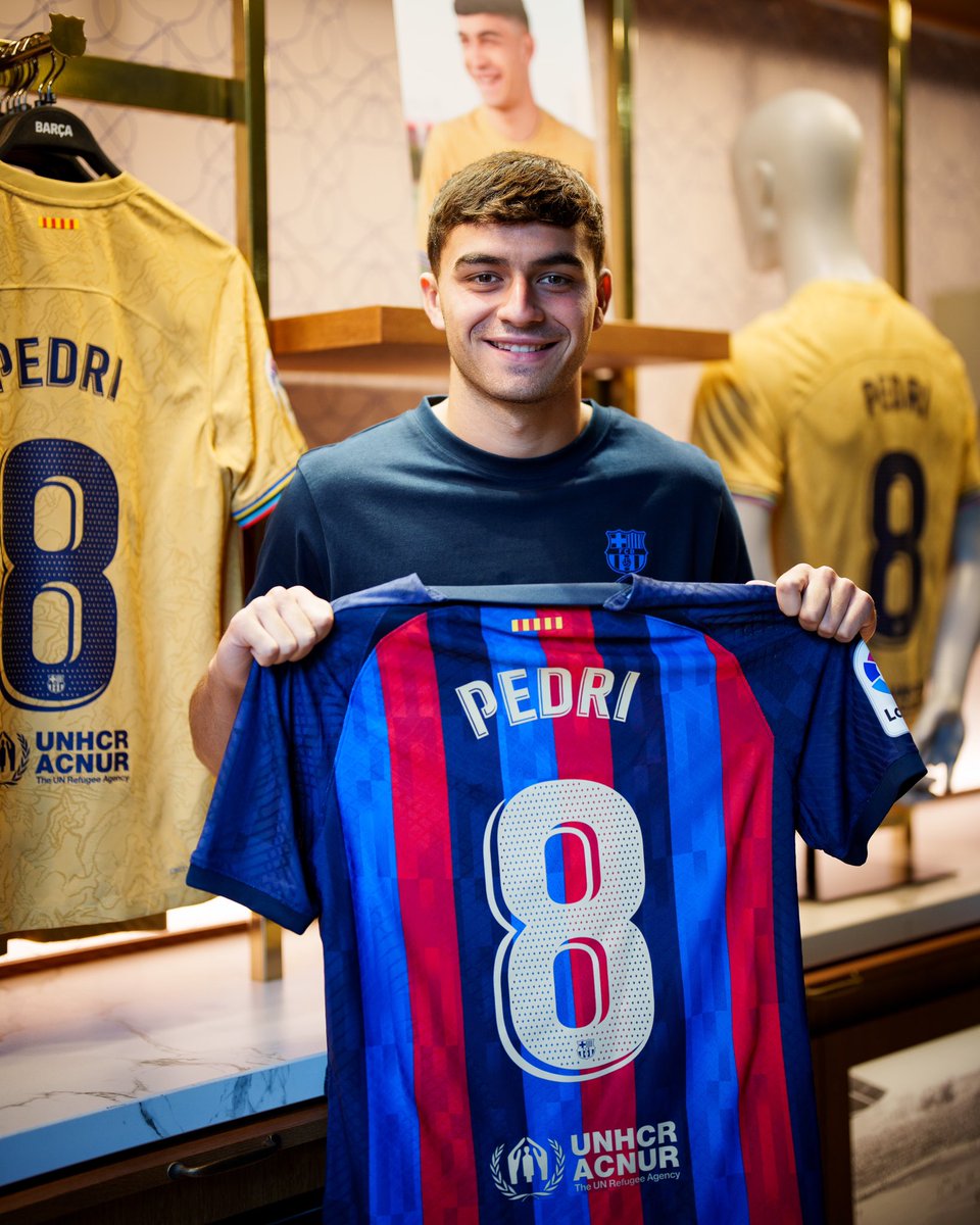 FC Barcelona Pedri 8番 　あ Pedri will wear Iniesta's legendary number #8 for Barcelona