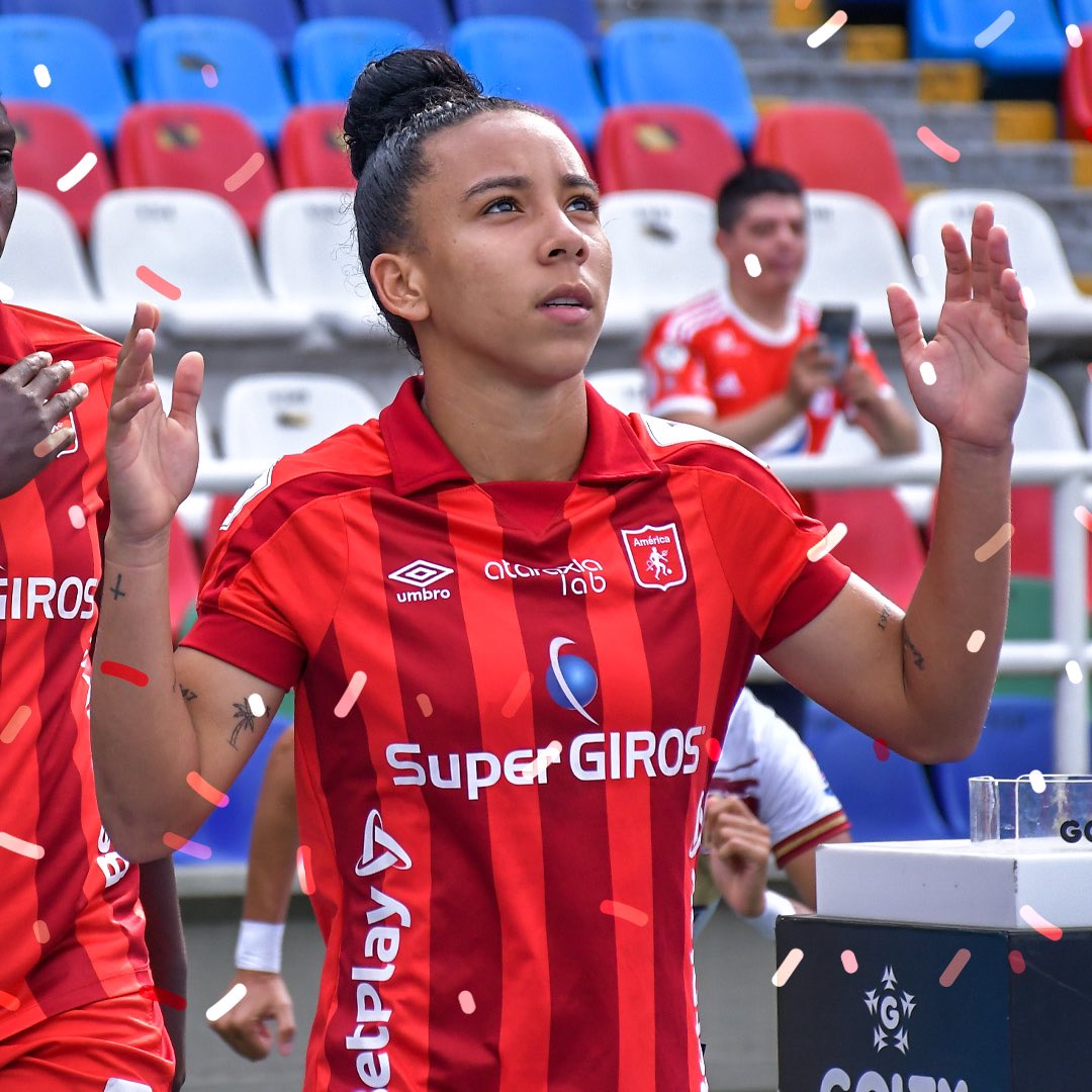 AmericaCaliFem's tweet photo. #CumpleañosEscarlata 🎈Queremos felicitar en su día a nuestra jugadora Wendy Bonilla y le deseamos muchas copas más con nuestra camiseta. ¡Disfruta este nuevo año de vida! 🎉 https://t.co/yLPeCmse2O