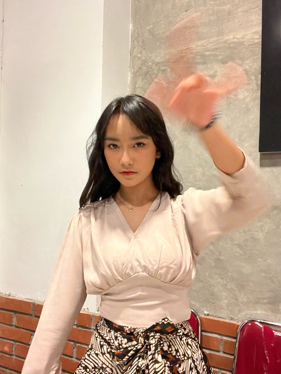 Freya_JKT48's tweet photo. #TGIFreday 🖤 https://t.co/XBp1rOyP3Q