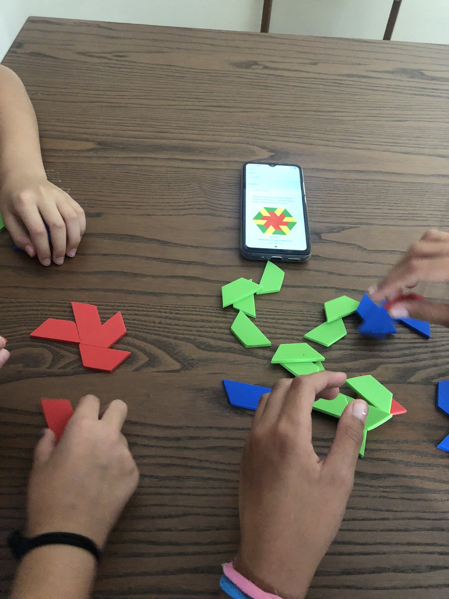 jlmunoz161's tweet photo. ¿Cómo es el nuevo juego del @elcuadradomagic?  Trapezium. Lo han regalado en las @20Jaem. En el QR proponen algunos diseños muy interesantes. https://t.co/pfg9xcQT6o