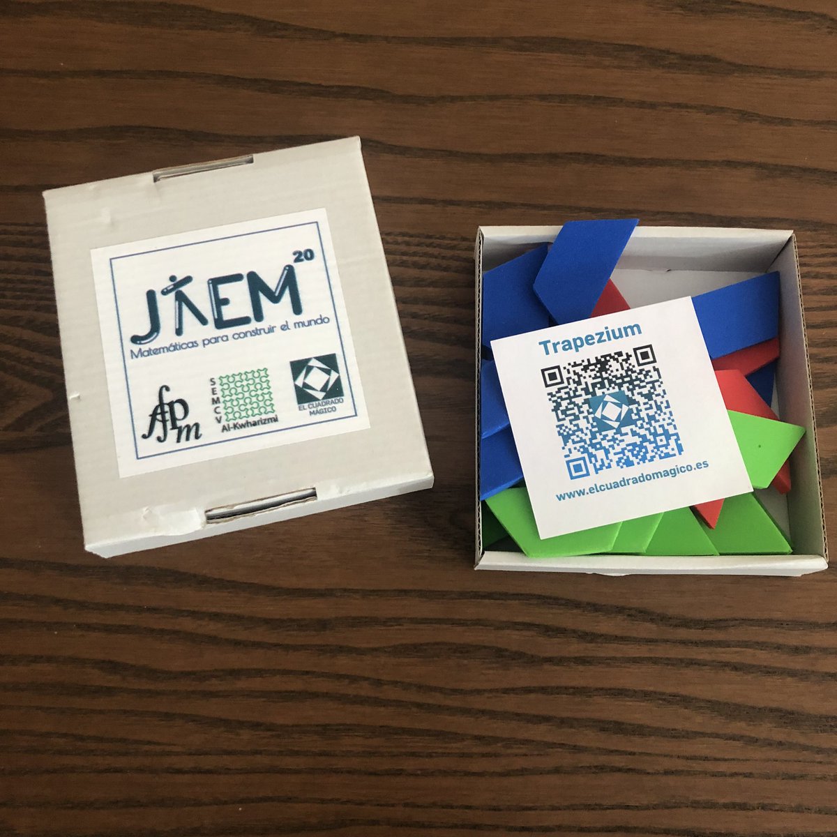 jlmunoz161's tweet photo. ¿Cómo es el nuevo juego del @elcuadradomagic?  Trapezium. Lo han regalado en las @20Jaem. En el QR proponen algunos diseños muy interesantes. https://t.co/pfg9xcQT6o