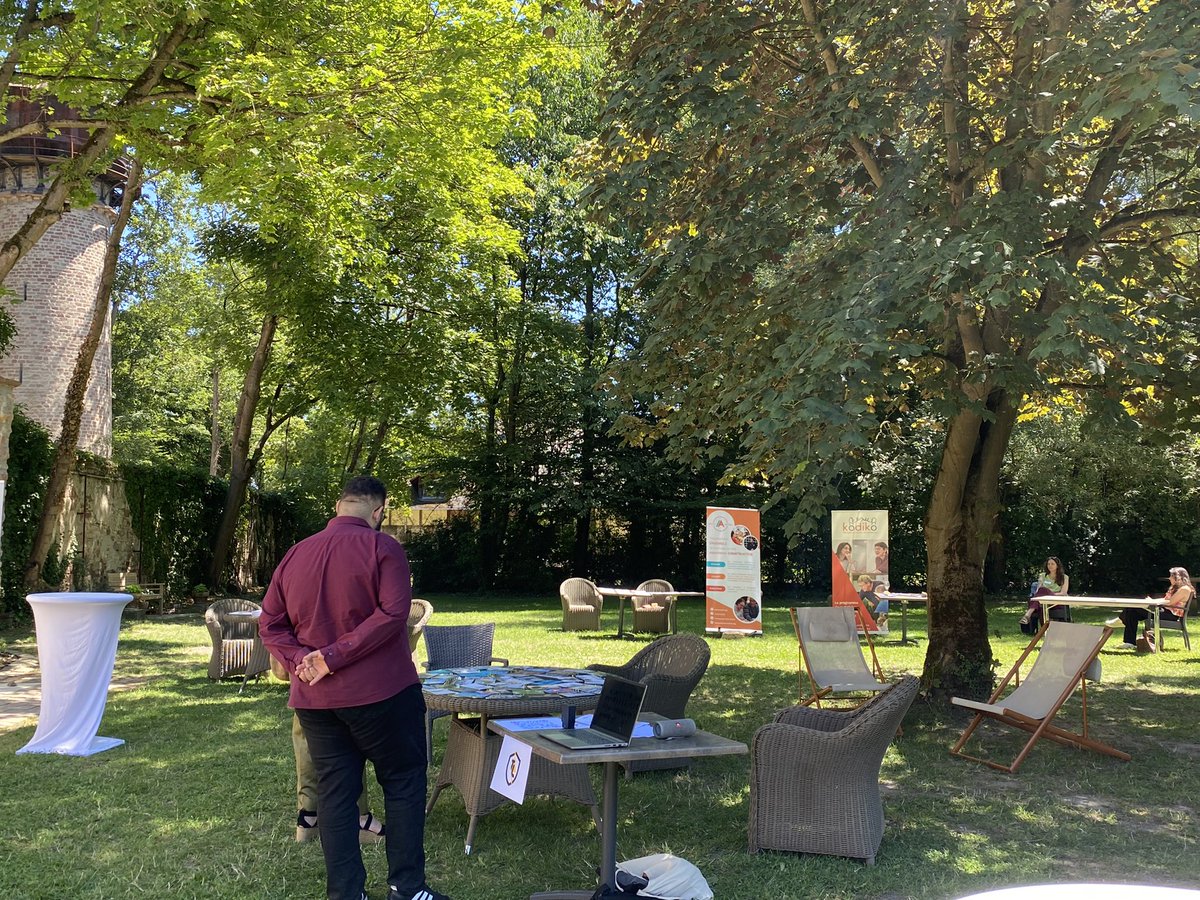 Rencontre ce midi du Club des entreprises inclusives. Les stands présentant les propositions des partenaires ont retrouvé leur calme quand la centaine de participants est passée en ateliers, restitués devant la préfète. Merci aux entreprises engagées et à la <a href="/MDE_Strasbourg/">Maison de l'Emploi</a> !