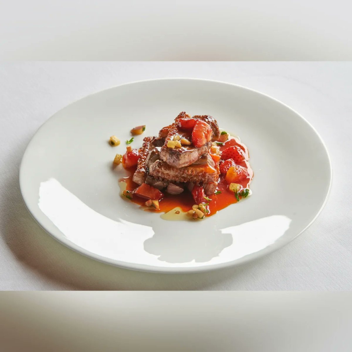 HotelGrevolSpa's tweet photo. 📸Magret d'ànec a la brasa amb maduixes caramel·litzades a la taronja

#gastronomia #restaurantgastronomia #Pirineus #viulavalldecamprodon #gastro #RestaurantReview #restaurantes #pirineos https://t.co/rbcvFxryva